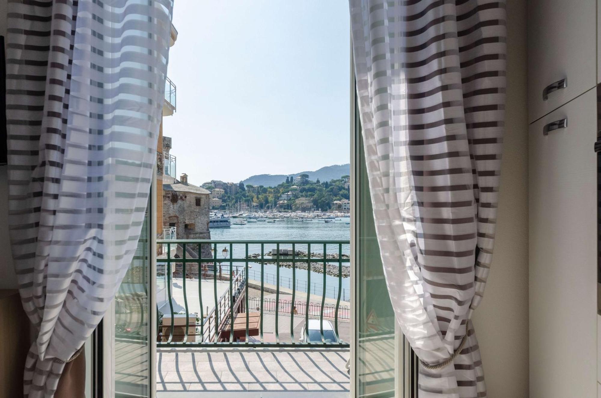 Alla Casa Rosa Al Mare, Central Seafront Stay With Free Private Garage, Air Conditionig, Wi-Fi, Ideal Choice For A Relaxing And Exciting Coastal Escape Rapallo Exteriér fotografie
