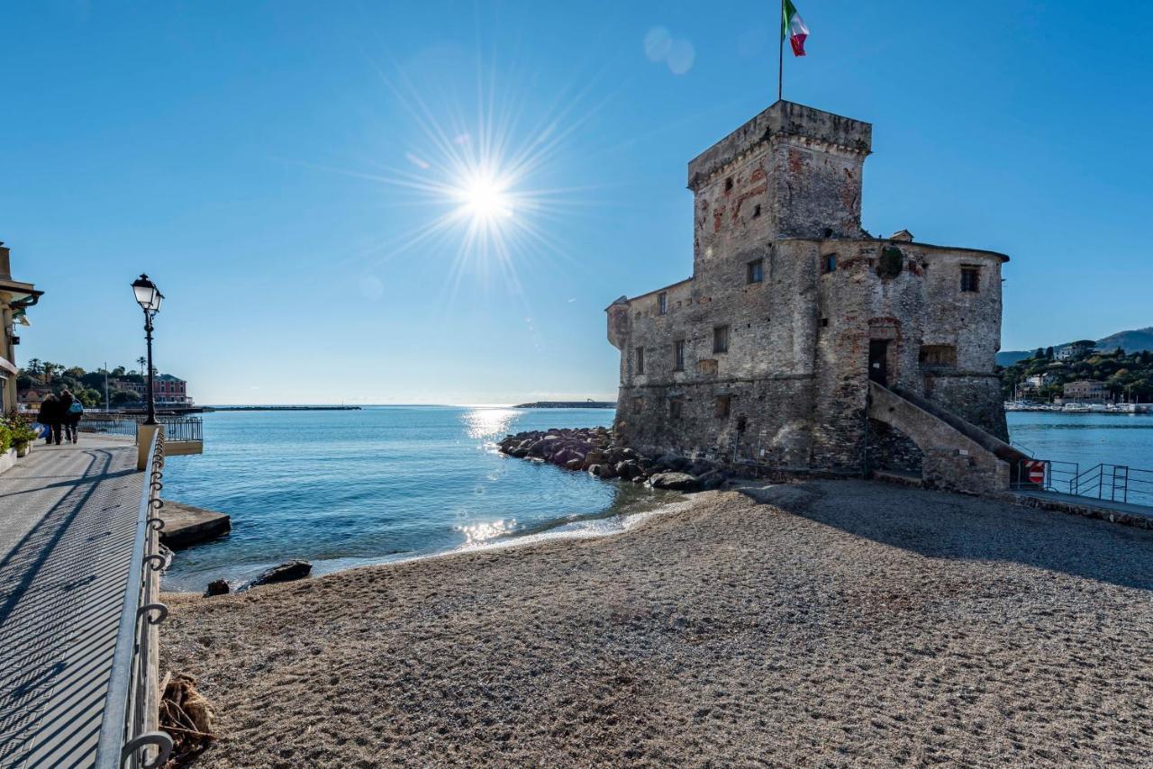 Alla Casa Rosa Al Mare, Central Seafront Stay With Free Private Garage, Air Conditionig, Wi-Fi, Ideal Choice For A Relaxing And Exciting Coastal Escape Rapallo Exteriér fotografie