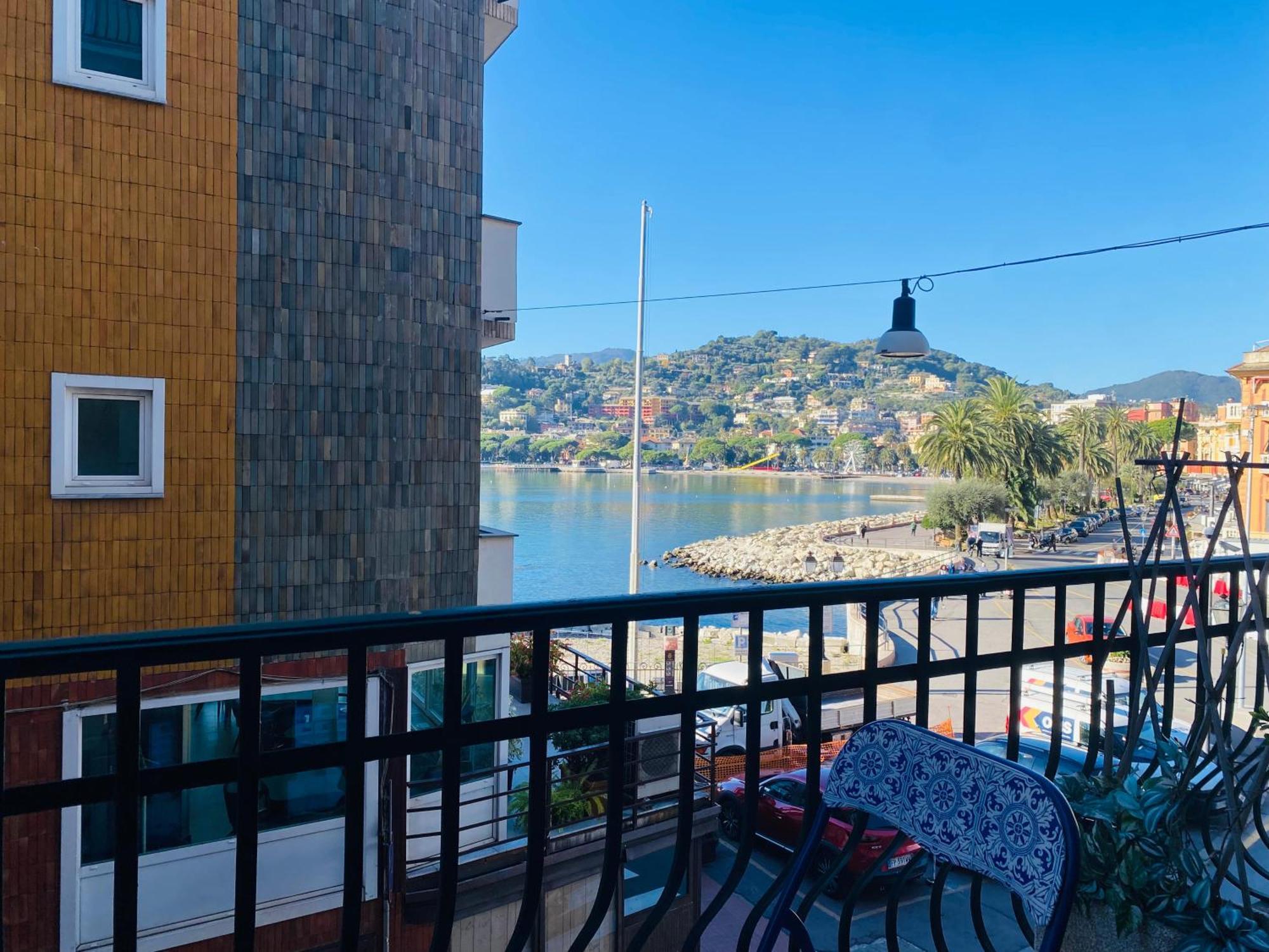 Alla Casa Rosa Al Mare, Central Seafront Stay With Free Private Garage, Air Conditionig, Wi-Fi, Ideal Choice For A Relaxing And Exciting Coastal Escape Rapallo Exteriér fotografie