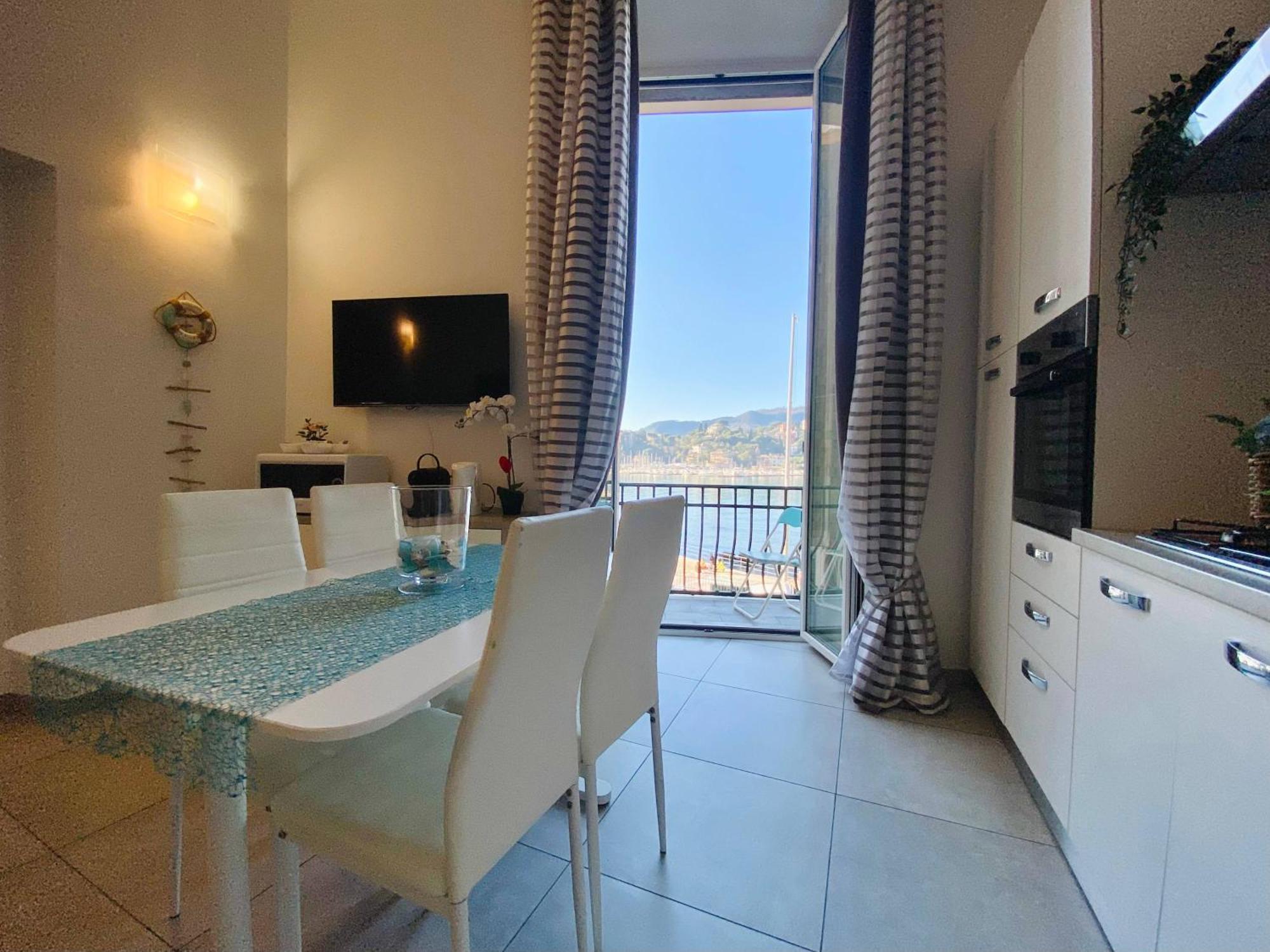 Alla Casa Rosa Al Mare, Central Seafront Stay With Free Private Garage, Air Conditionig, Wi-Fi, Ideal Choice For A Relaxing And Exciting Coastal Escape Rapallo Exteriér fotografie