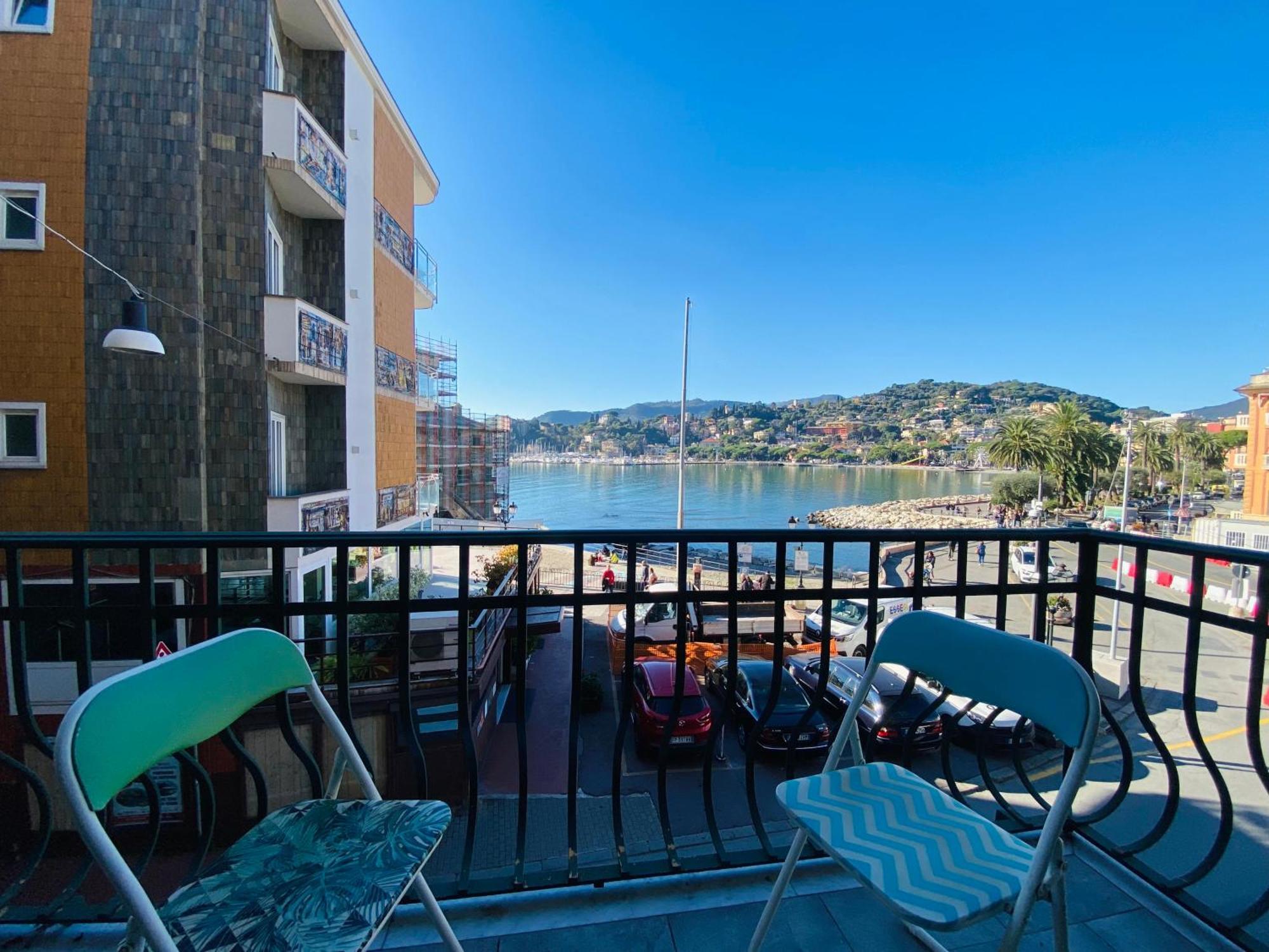 Alla Casa Rosa Al Mare, Central Seafront Stay With Free Private Garage, Air Conditionig, Wi-Fi, Ideal Choice For A Relaxing And Exciting Coastal Escape Rapallo Exteriér fotografie